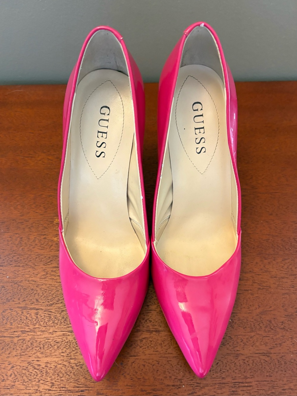 Guess Fuchsia Faux Patent Leather Stiletto Pointed-Toe Pumps Glossy Finish